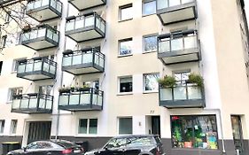 Homefy Come-Together Apartment - Balkon - Aufzug - Free Parking - Smart TVs